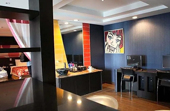 Motel V Songdo 2*
