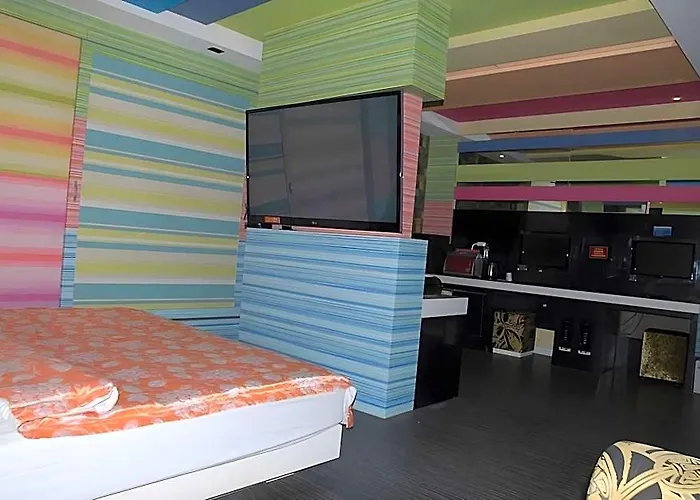 Motel V Songdo 2*